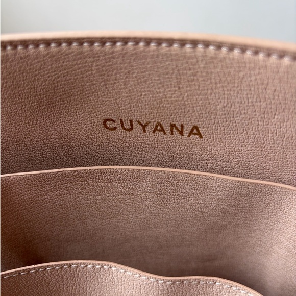 Size Large, Blush pink color, Cuyana insert - Picture 6 of 6